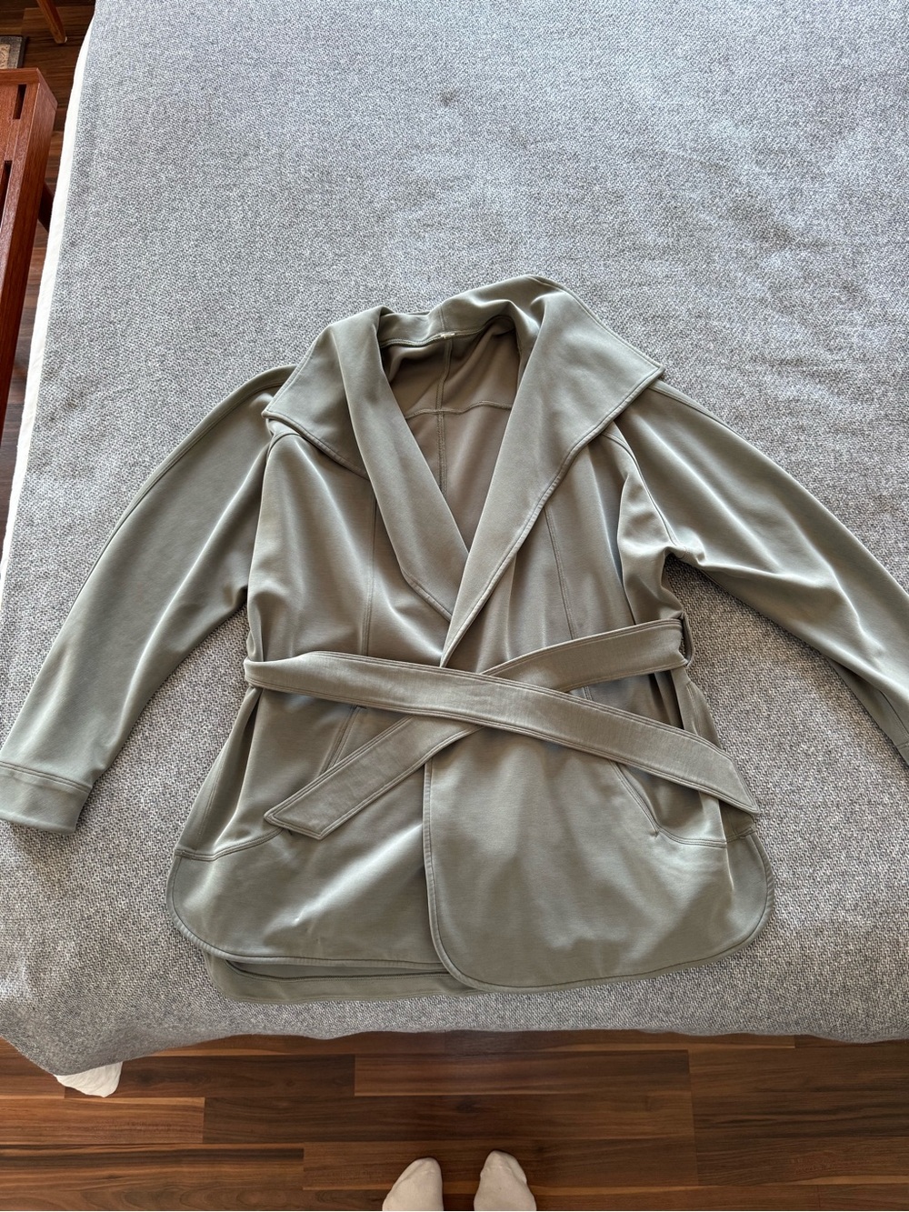 lululemon athletica Sage Green Softstreme Belted Wrap XS/S